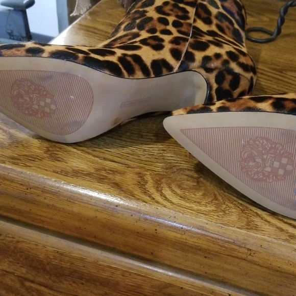 Cow Hide Leopard Print Booties - Picture 5 of 8